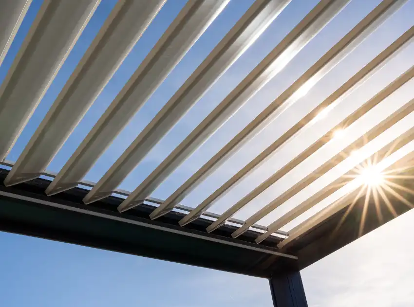 pérgola bioclimática despues de limpiarse